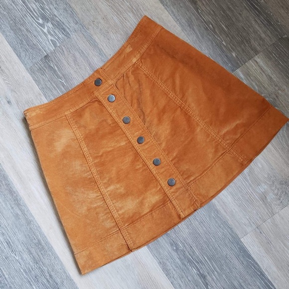 Velveteen A-Line Mini Skirt Button-Front Edition - Picture 4 of 14